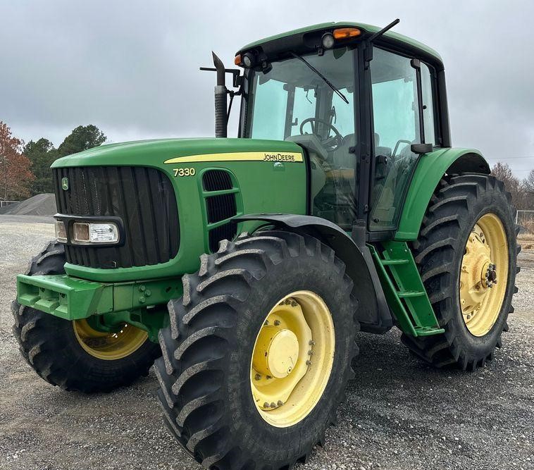 2010 John Deere 7330