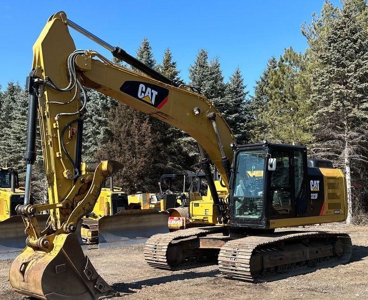 2015 Caterpillar 323FL