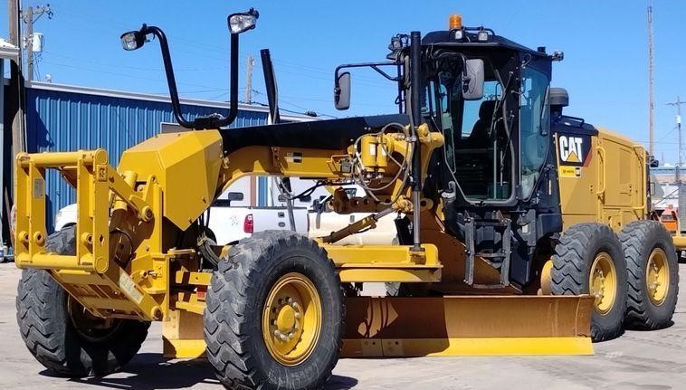 2017 Caterpillar 140M3
