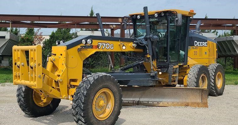 2016 John Deere 770GP