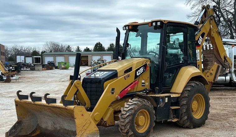 2018 Caterpillar 420F2
